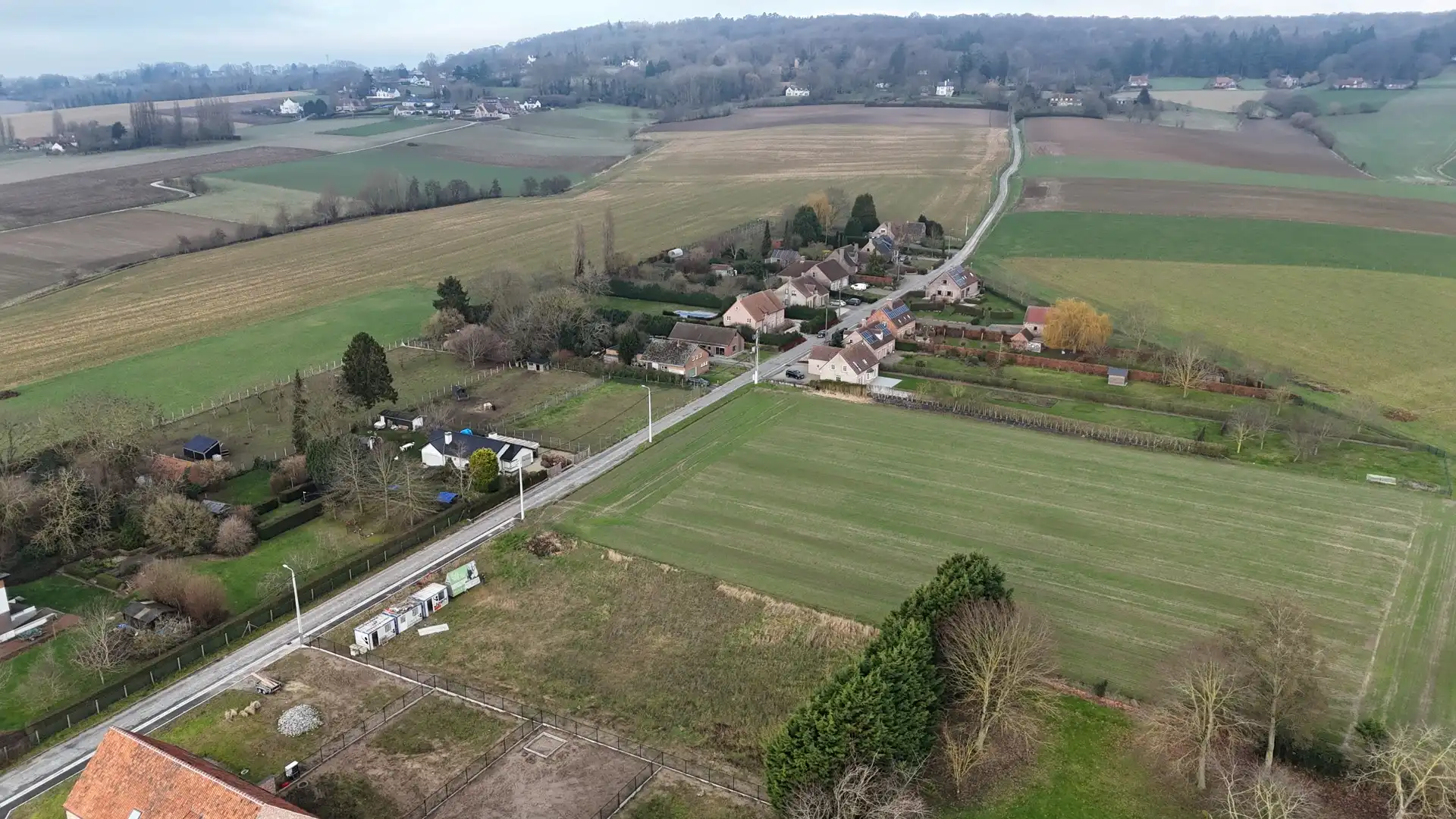 Ruime percelen voor open bebouwing met prachtig zicht op het Kluisbos foto {{pictureIndex}}