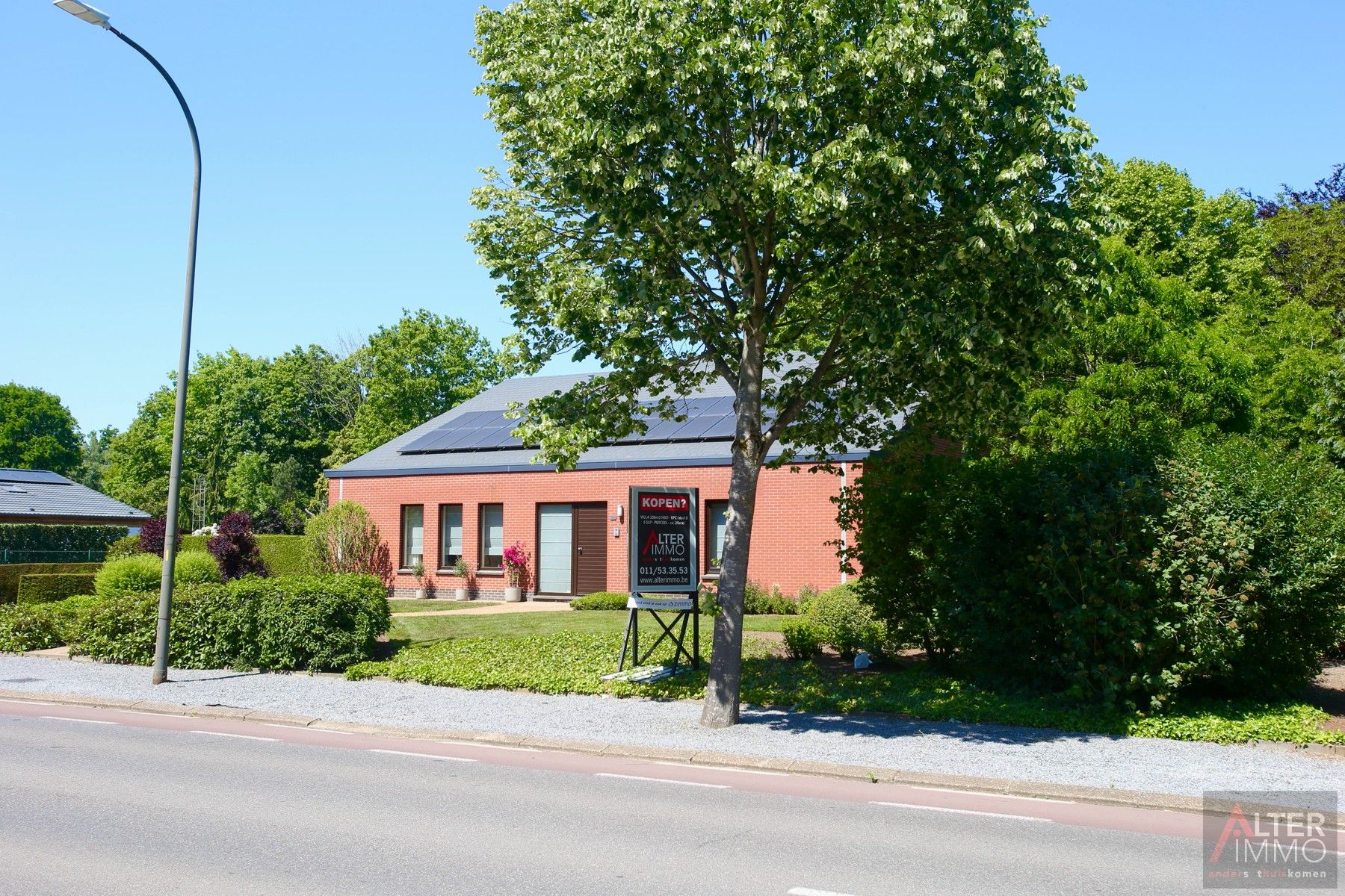 Uitzonderlijke woning op een uitstekende locatie. Top onderhouden,  4/5 slaapkamers op een extra breed (41,5m) perceel van ca. 20 are vlakbij Zolder centrum - prachtige tuin! foto 2
