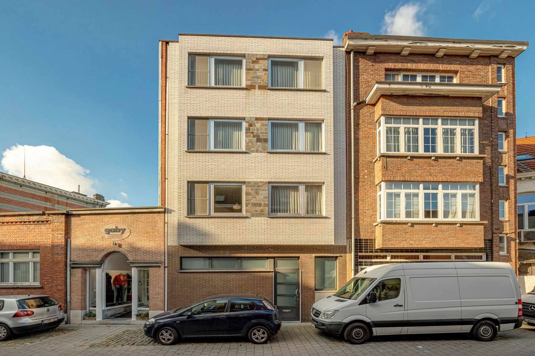 Een ruim handelspand met bovengelegen woning gelegen aan de Zeshoek in Turnhout.  foto 23