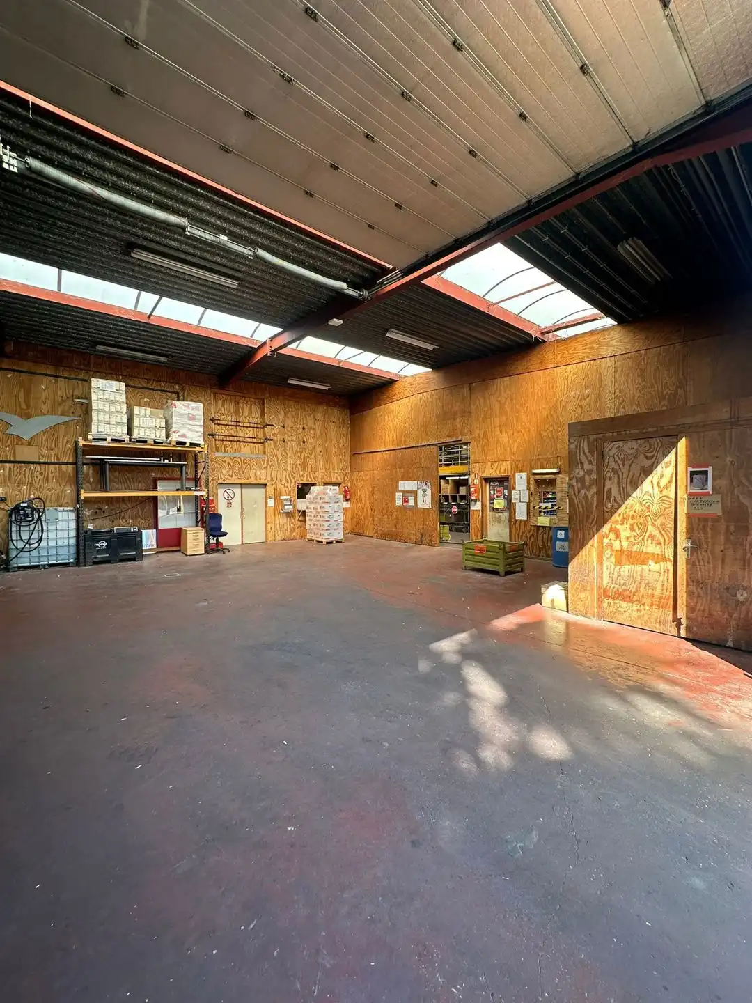 Te Huur Industriele Site: Kantoren en Magazijn te Verrebroek foto 11