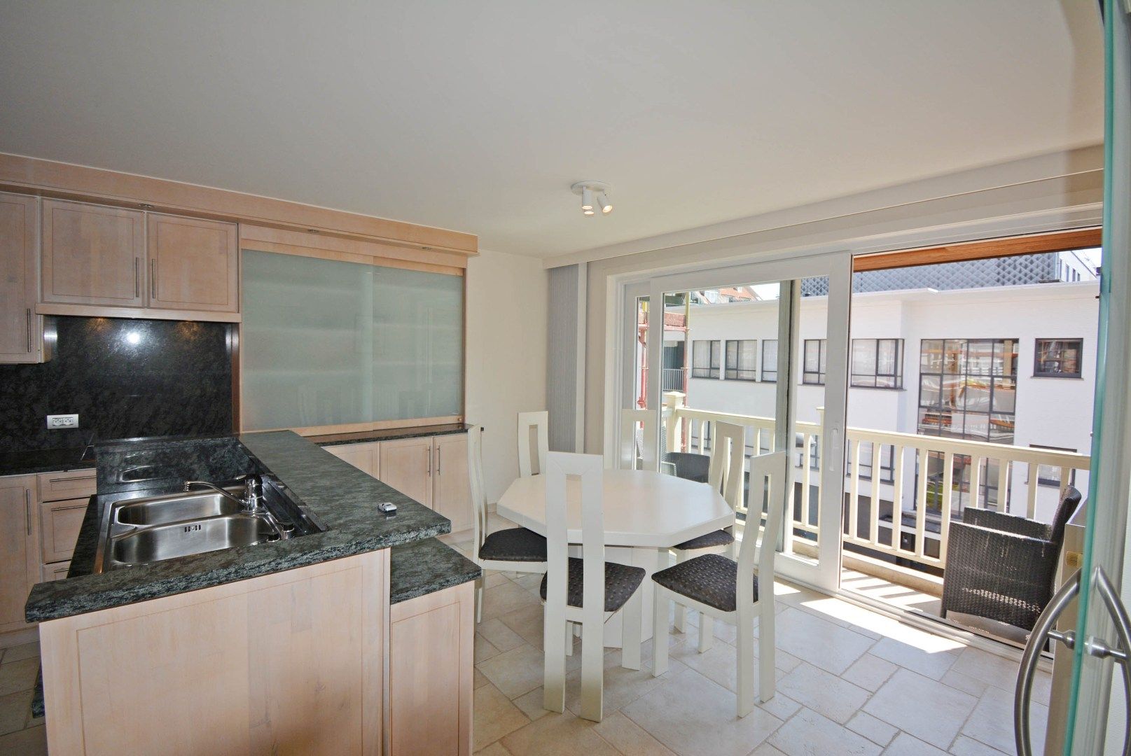 Ruim en centraal gelegen appartement met 3 slaapkamers foto 8