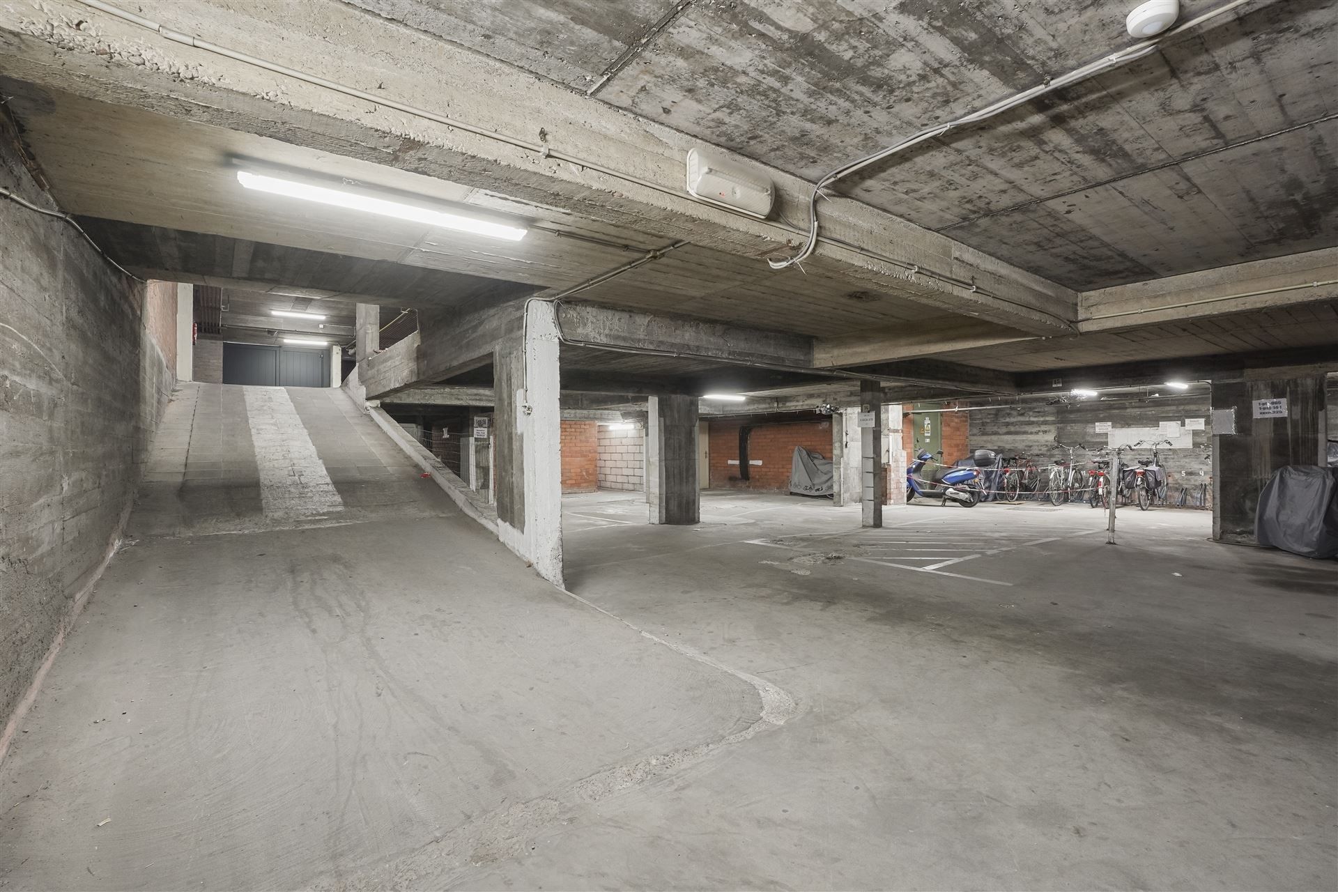 ZEEDIJK / CENTRALE LIGGING  foto 5