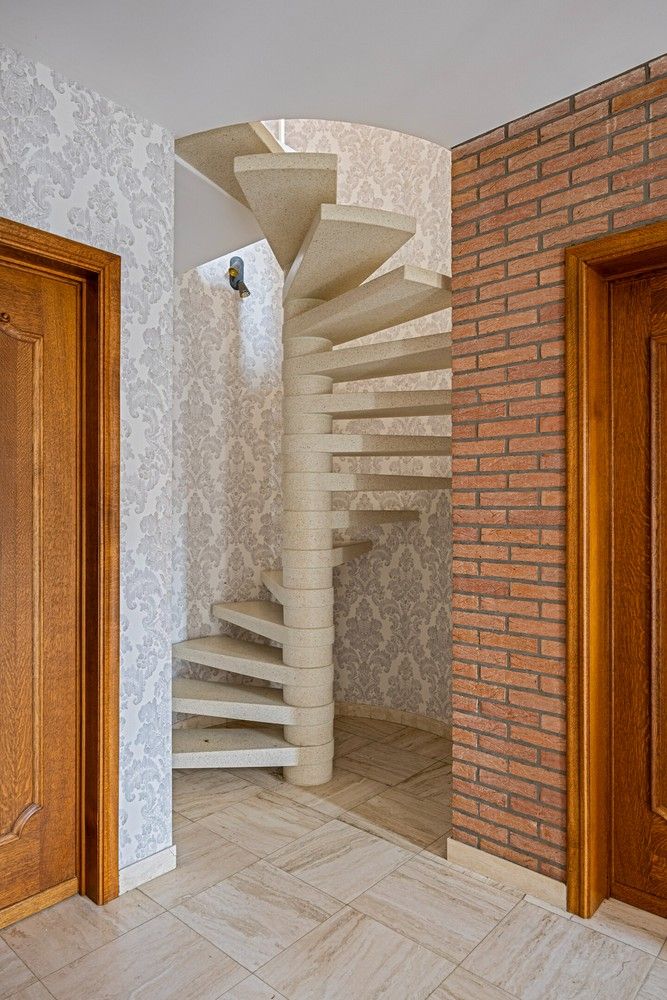Ruime woning met 4 slaapkamers, bureau en hedendaags potentieel foto 2