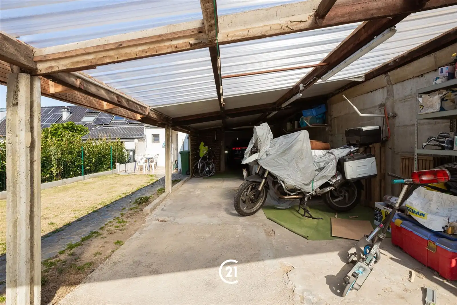 Goed gelegen gezinswoning met 3 ruime kamers, garage, tuin en berging foto 11