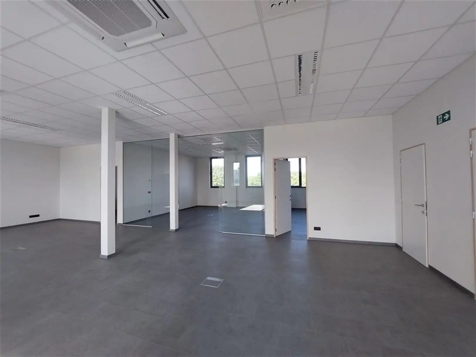 kantoorgebouw met 2x 400m² op her eerste en tweede verdiep - reeds ingericht foto 16