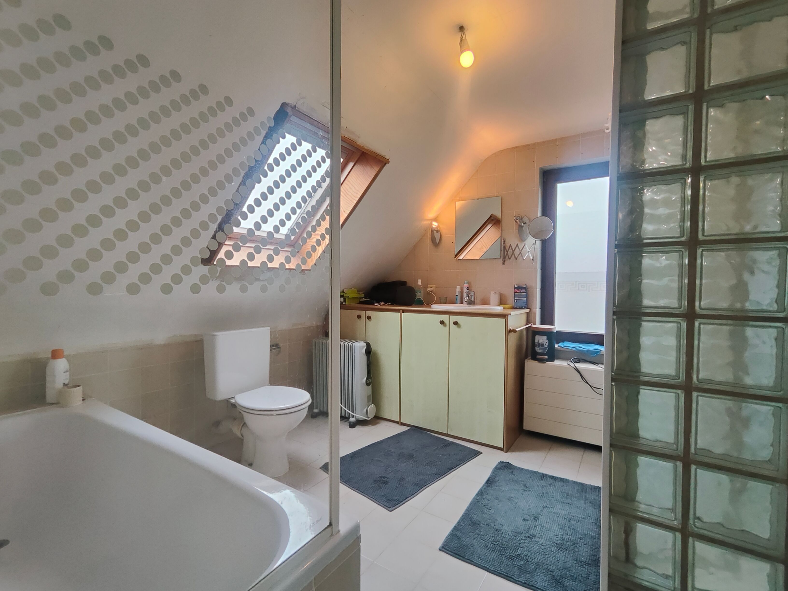 Degelijke villa (ca 654m²) te Jabbeke op de grens met Roksem/Oudenburg ! foto 14