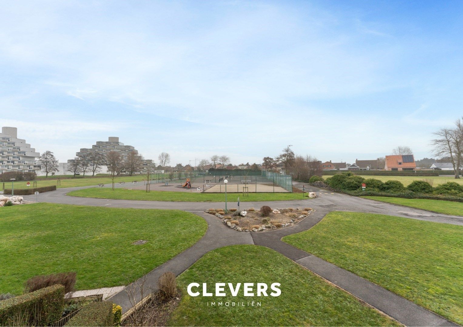 Moderne en lichtrijke gemeubelde studio met heerlijk terras foto 8