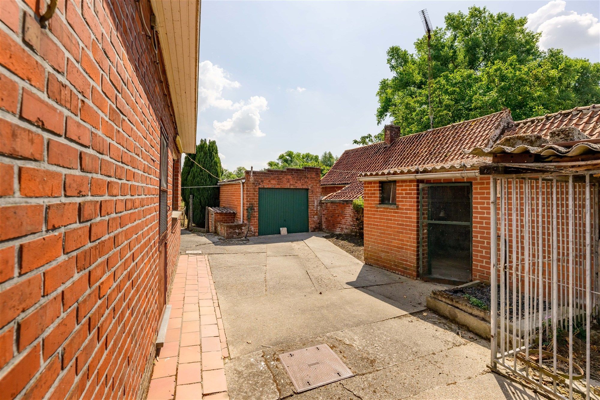 VRIJSTAANDE WONING MET BIJGEBOUWEN OP 913M² TE AARSELE foto 6