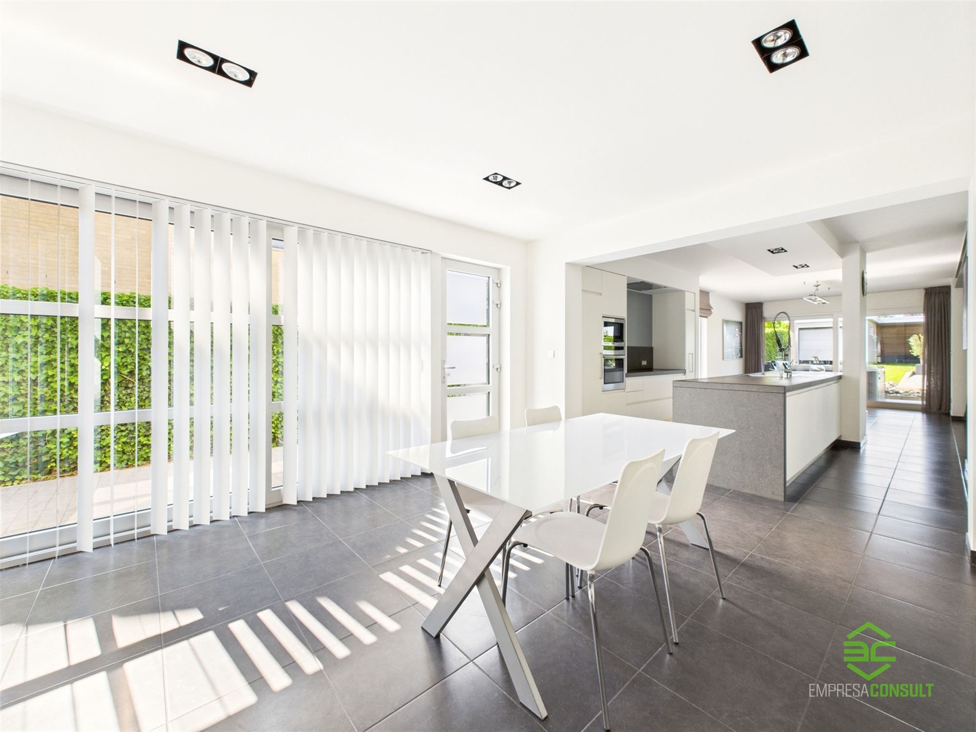 Prachtige villa met 4 slpk op een rustige locatie! foto 12