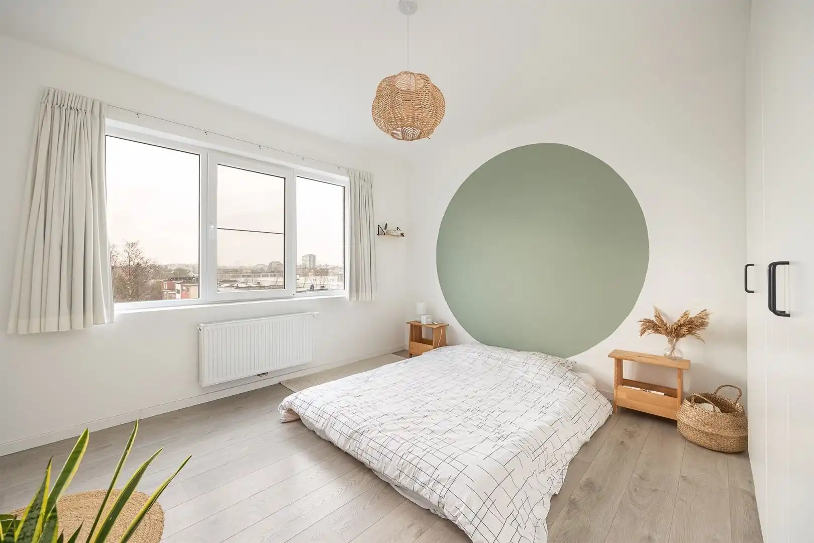 Lichtrijk twee slaapkamer appartement met autostaanplaats foto 9