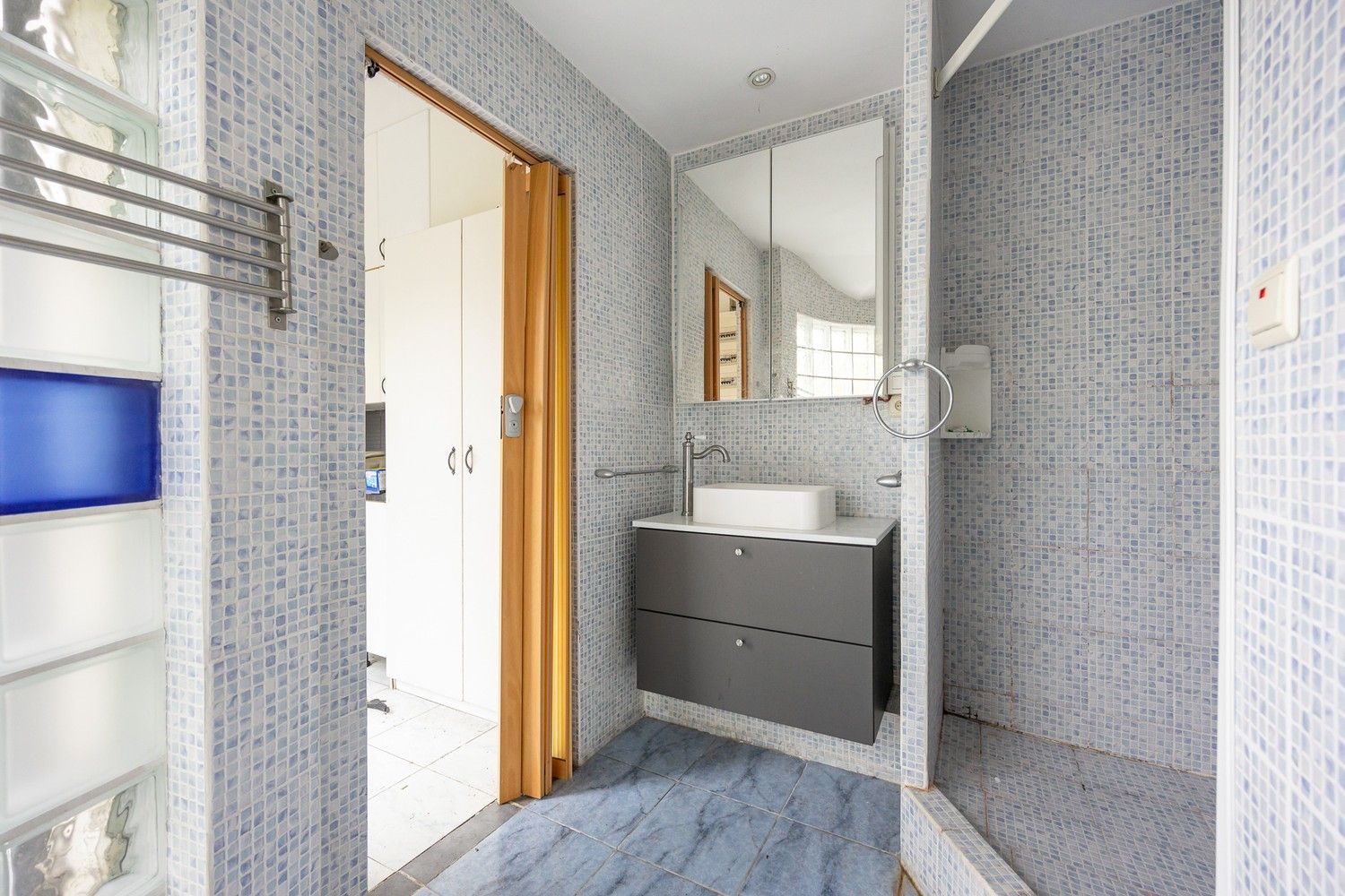 Ruime en karaktervolle herenwoning met zonnige tuin, dakterras en laadpunt in het hart van Merksem foto 24