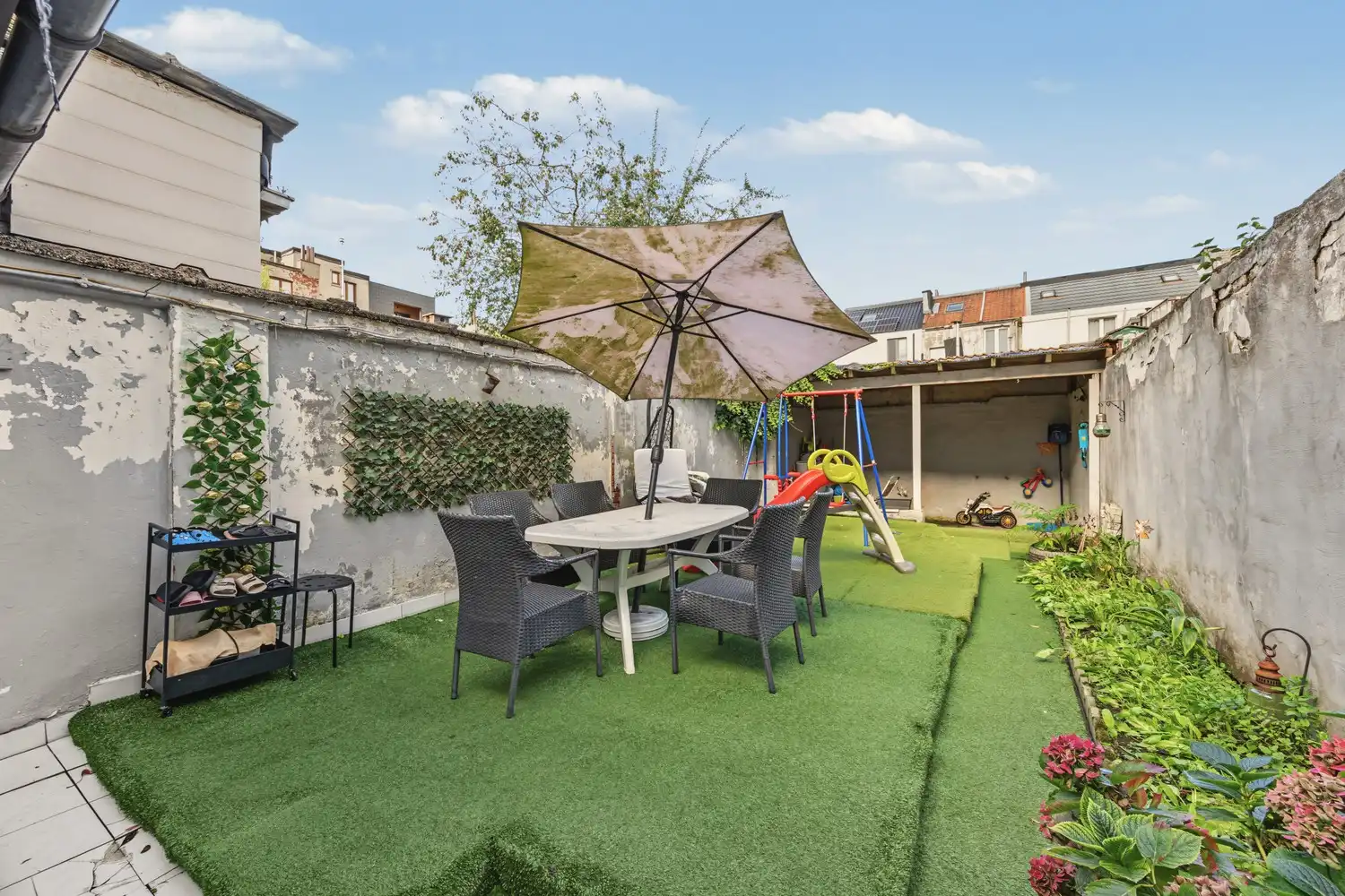 Te renoveren woning met 5 slaapkamers, 2 badkamers en ruime tuin! foto 30