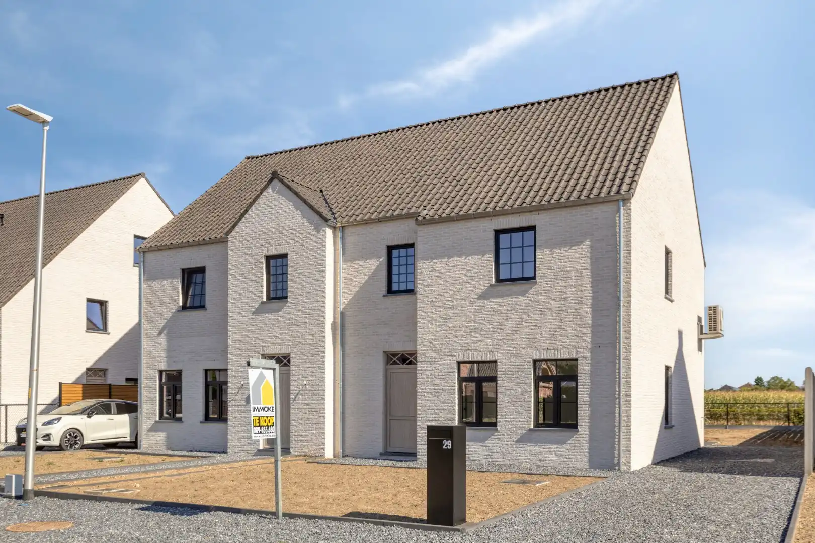 Nieuwbouw-woning in landelijke stijl met 3 slpk op 3 a 82 ca. foto {{pictureIndex}}