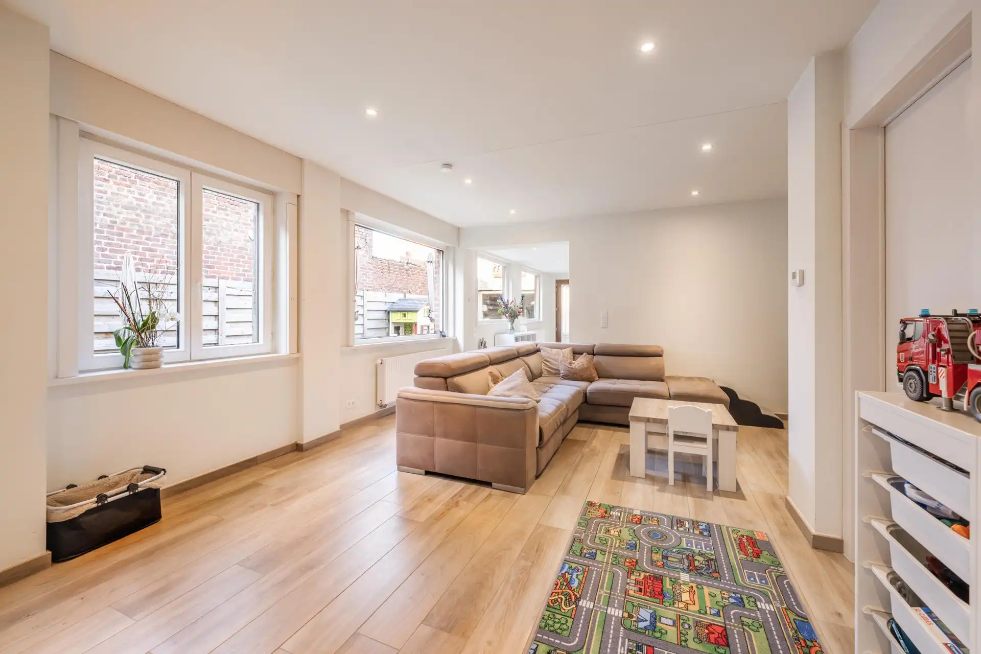 GERENOVEERDE LEUKE RIJWONING MET 3 SLAAPKAMERS EN PRAKTIJKRUIMTE TE KOOP IN DESSELGEM🏡 foto 2