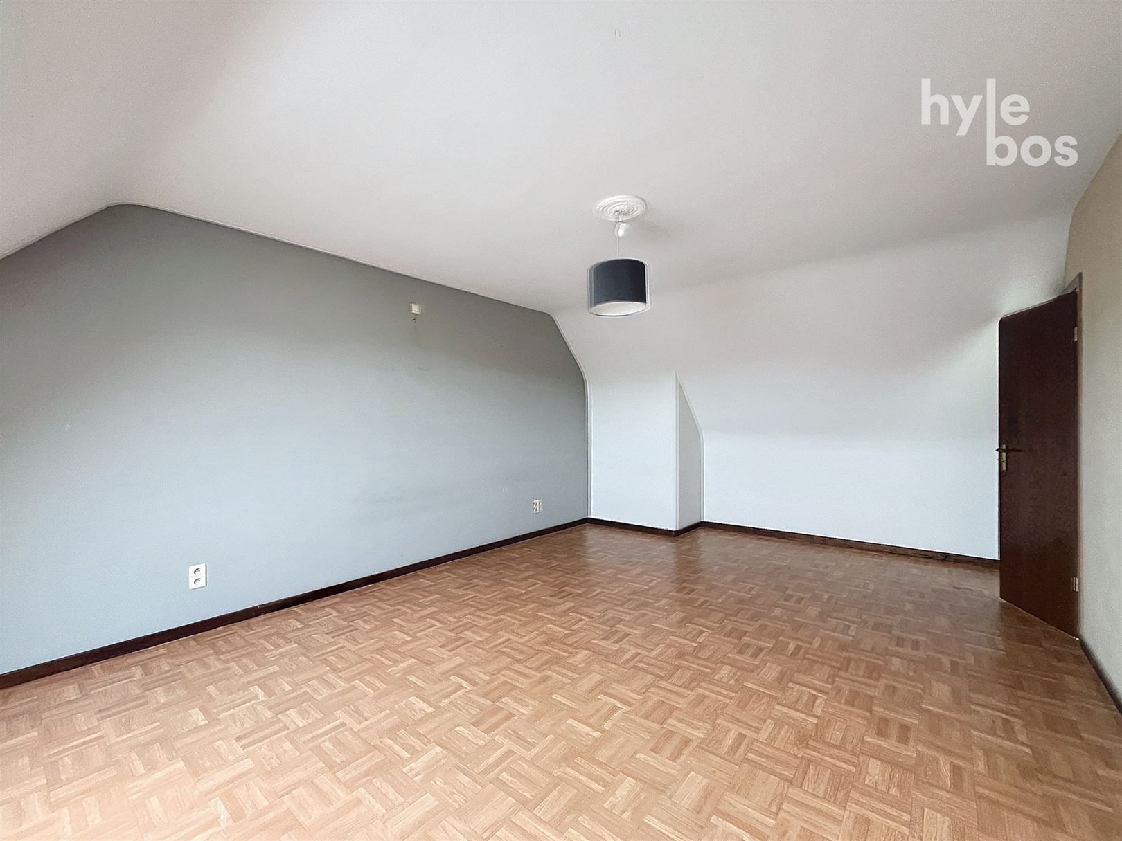 Ruim, instapklaar duplex appartement met garage foto 8