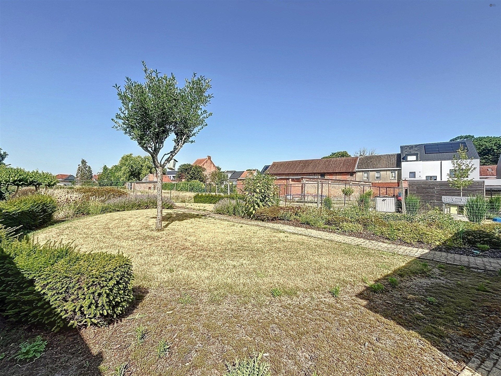 Ruime woning met garage op perceel van 512 m² foto 22