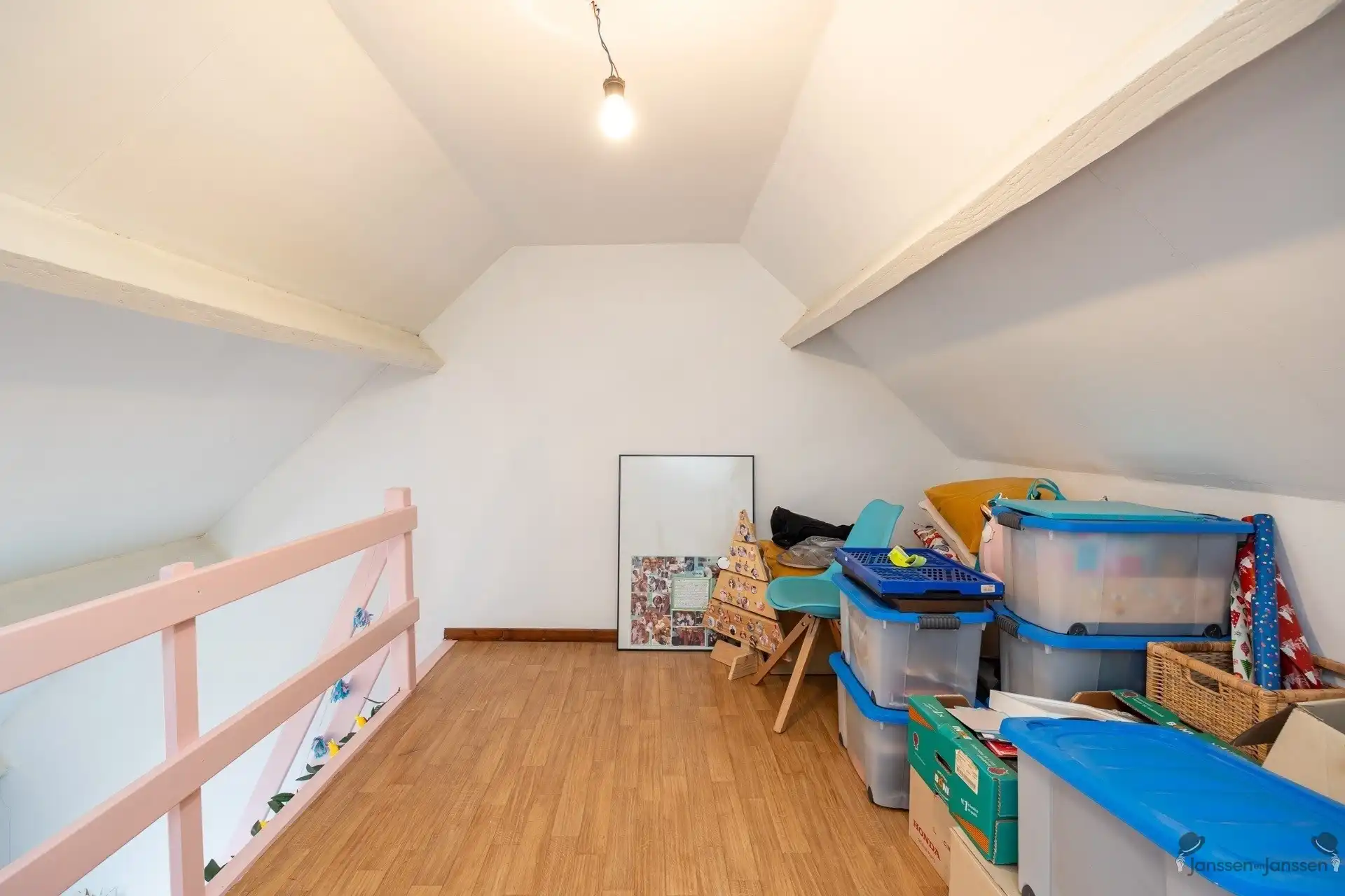 Volledig gerenoveerd herenhuis met 4 slaapkamers, terras,  zonnepanelen en EPC B foto 16