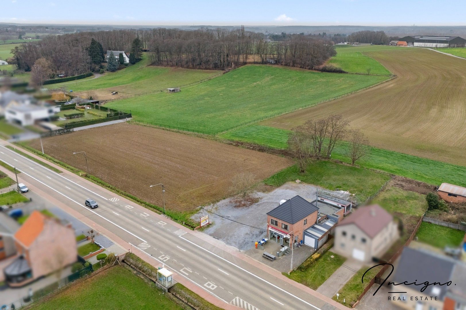 Handelspand met woonst met uitstekende visibiliteit foto 14