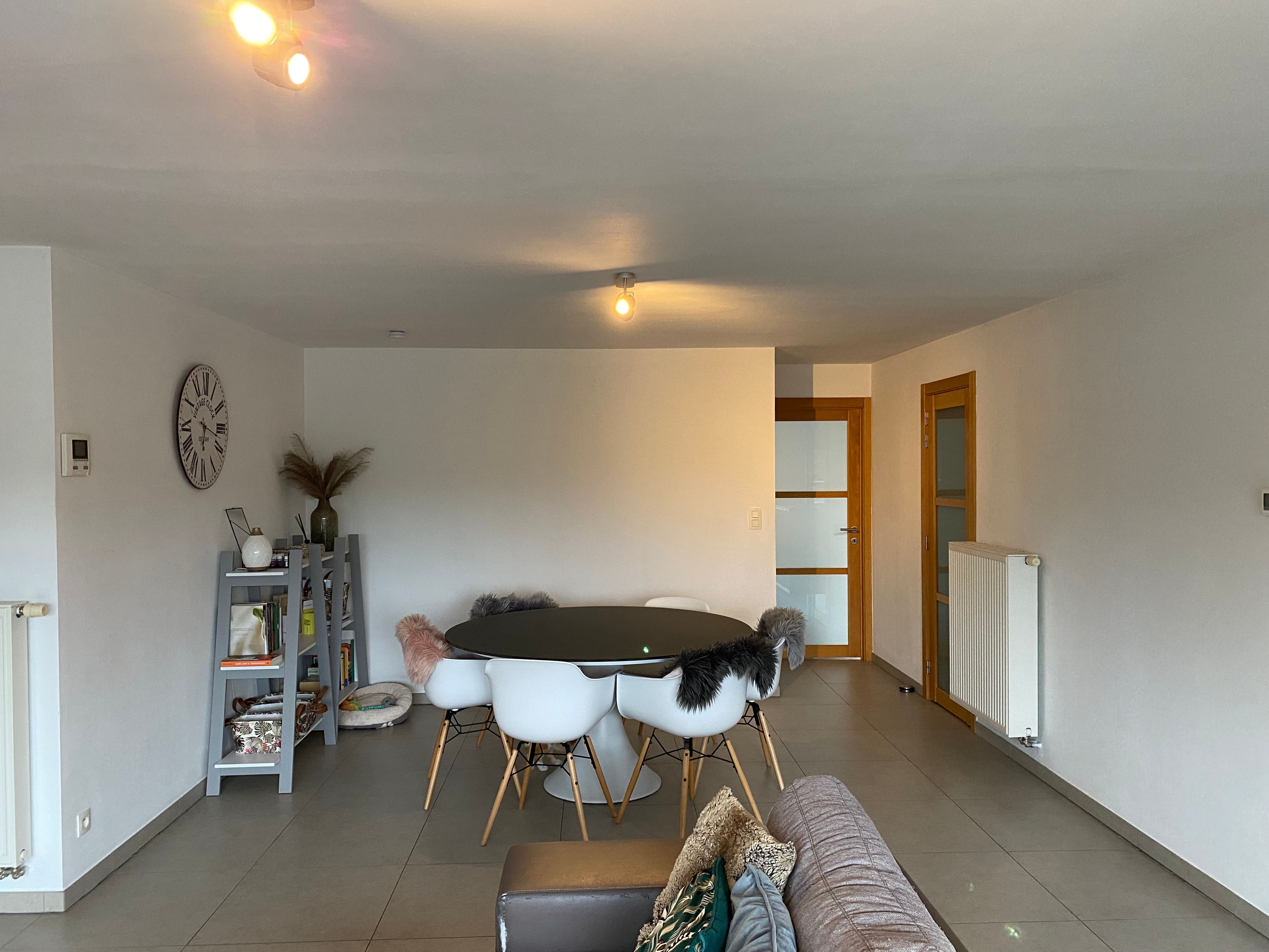 Ruim en lichtrijk appartement met 2 slaapkamers en garage foto 2