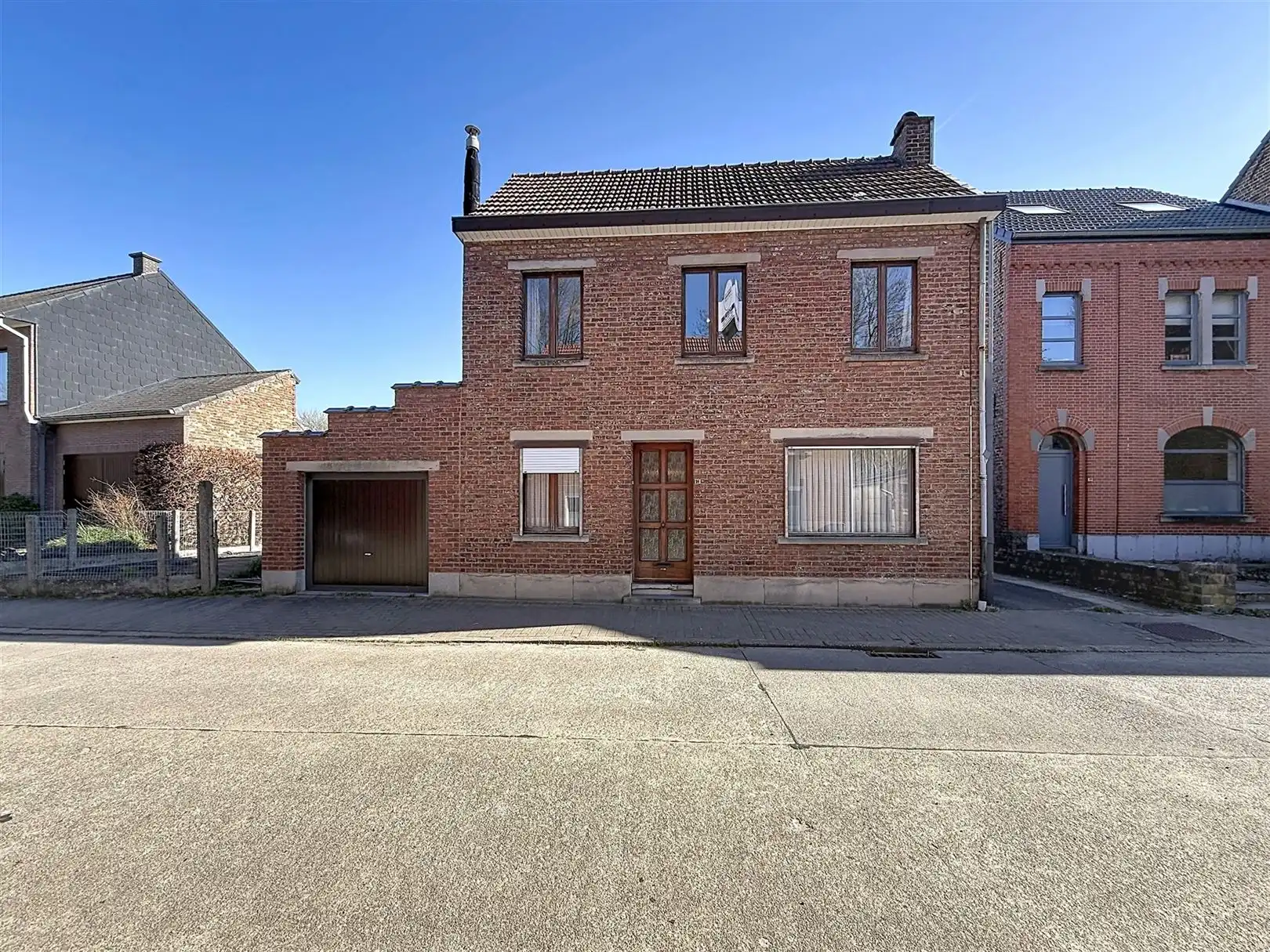 Hoofdfoto van de publicatie: Te renoveren woning met garage en tuin, opp 2a 40ca