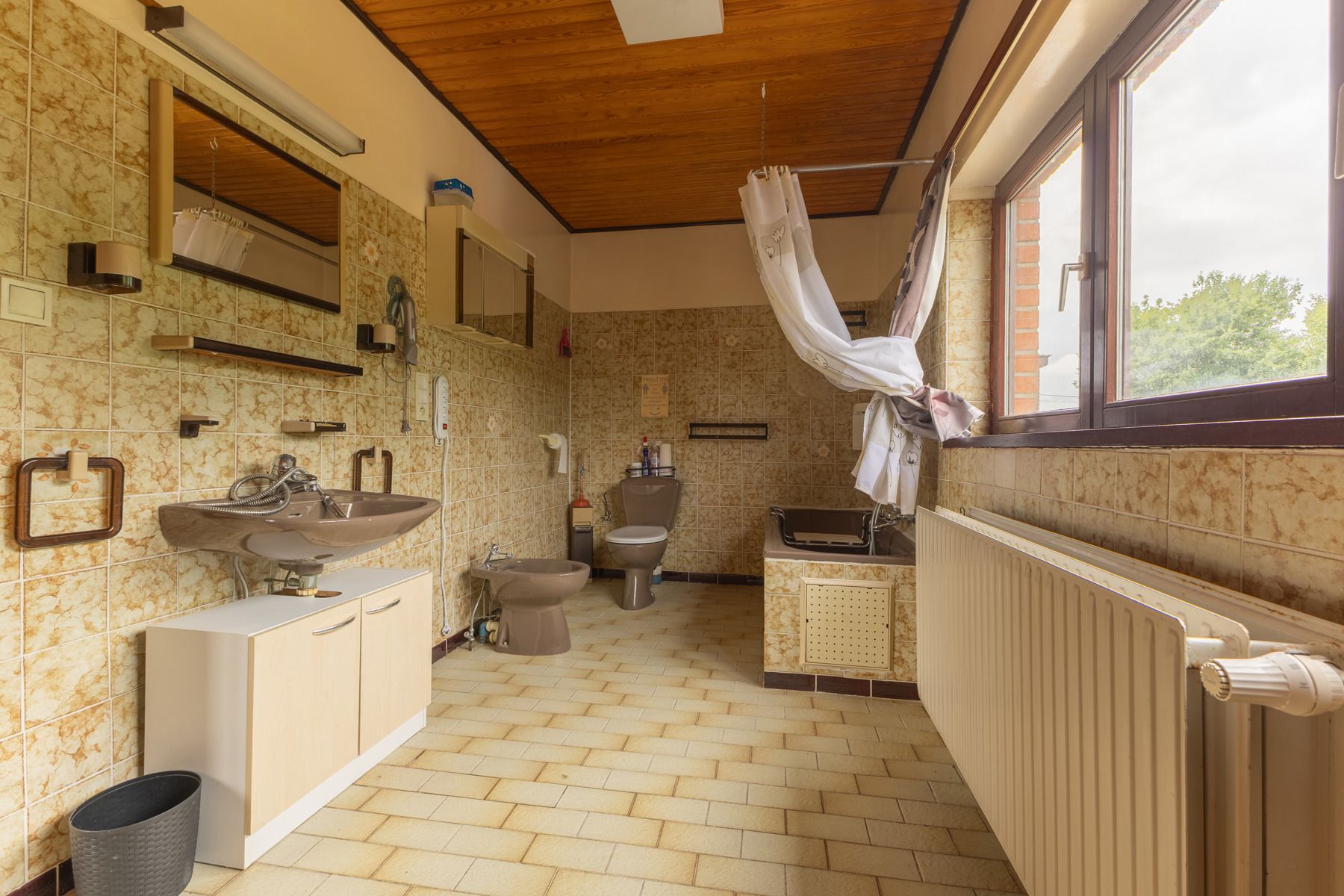 Ruime driegevelwoning met veel mogelijkheden foto 16