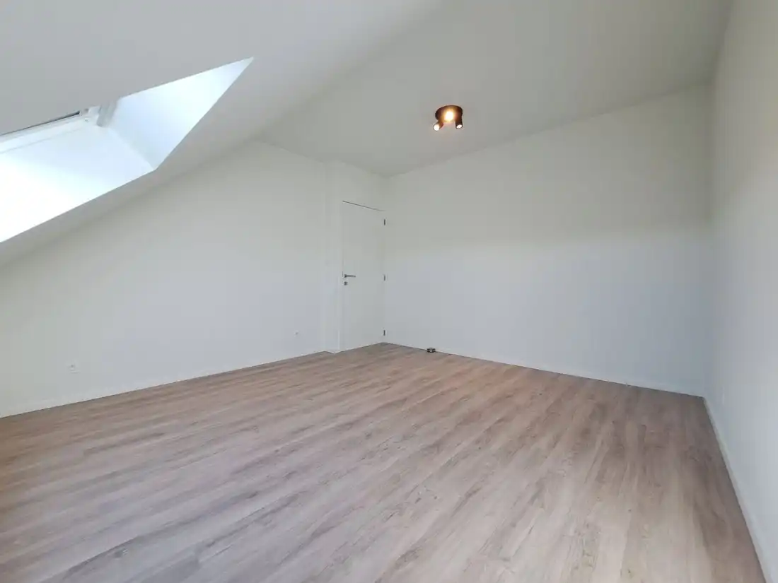 Instapklaar ruim duplex appartement te Rekem foto 17