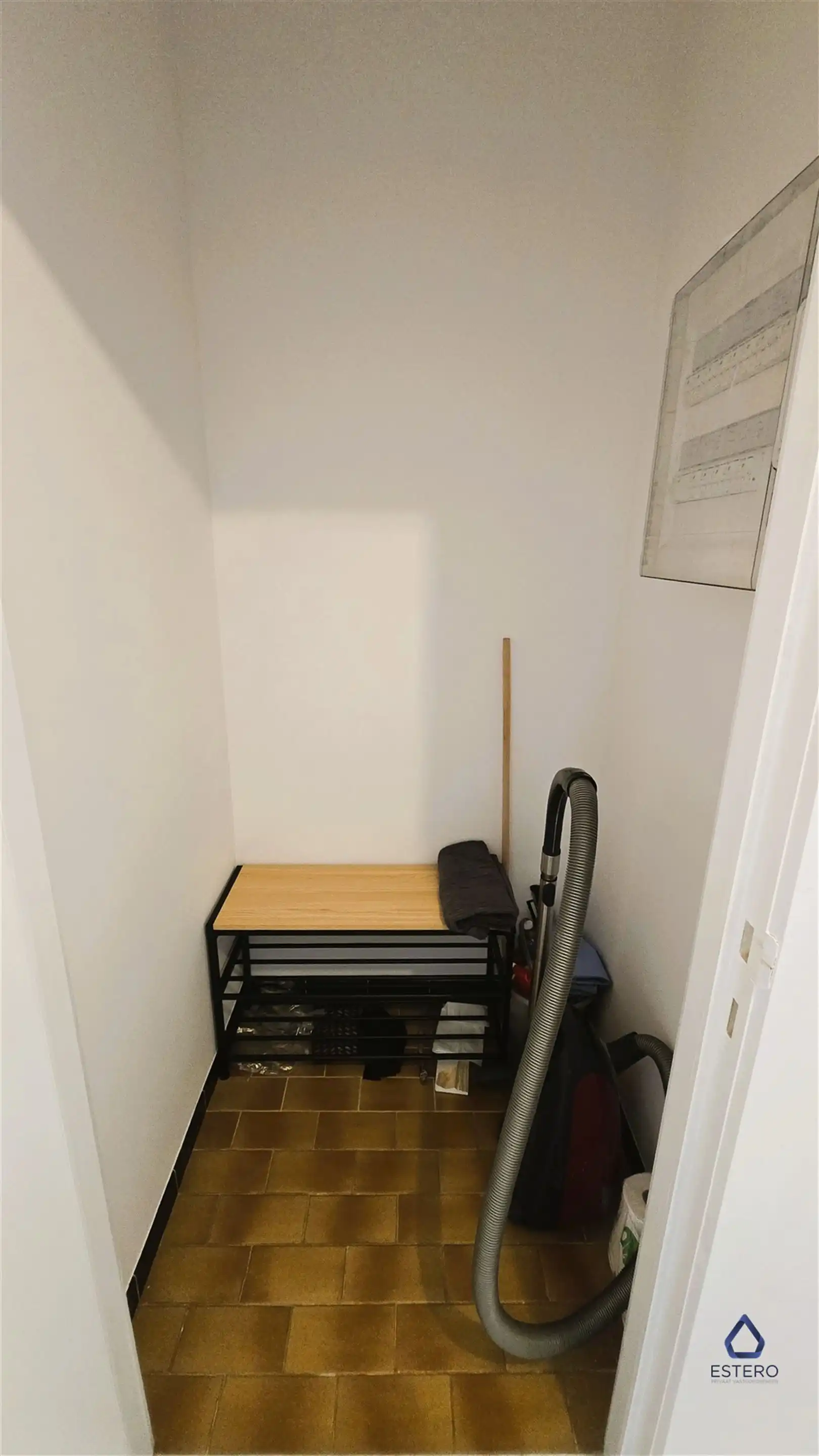 Volledig gerenoveerd met 2 slaapkamers, terras en parking foto 19