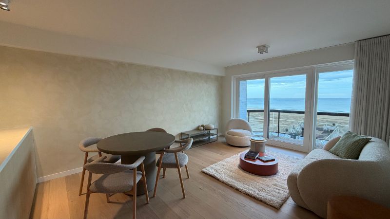 EXCLUSIEF  APPARTEMENT MET FRONTAAL ZEEZICHT foto {{pictureIndex}}