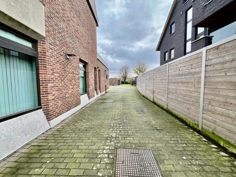 POLYVALTENTE KANTOORRUIMTE TE HUUR IN HET CENTRUM VAN SLEIDINGE foto 3