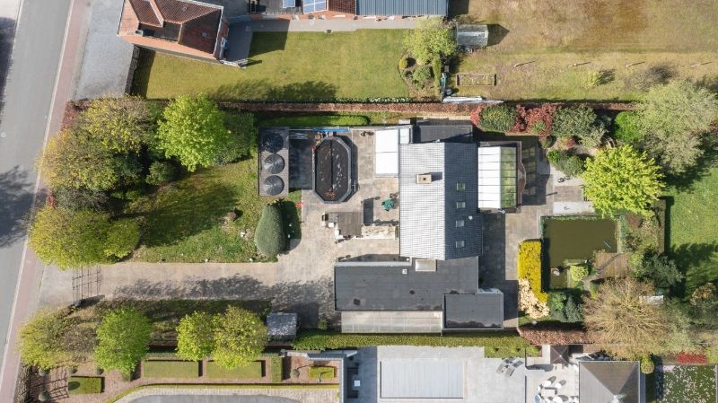 Roeselare-Rumbeke: RIANTE STATIGE VILLA op een perceel van +/-3.915 m², recent open zwembad, 3 slaapkamers en tal van mogelijkheden op een uiterst centrale ligging. foto 1