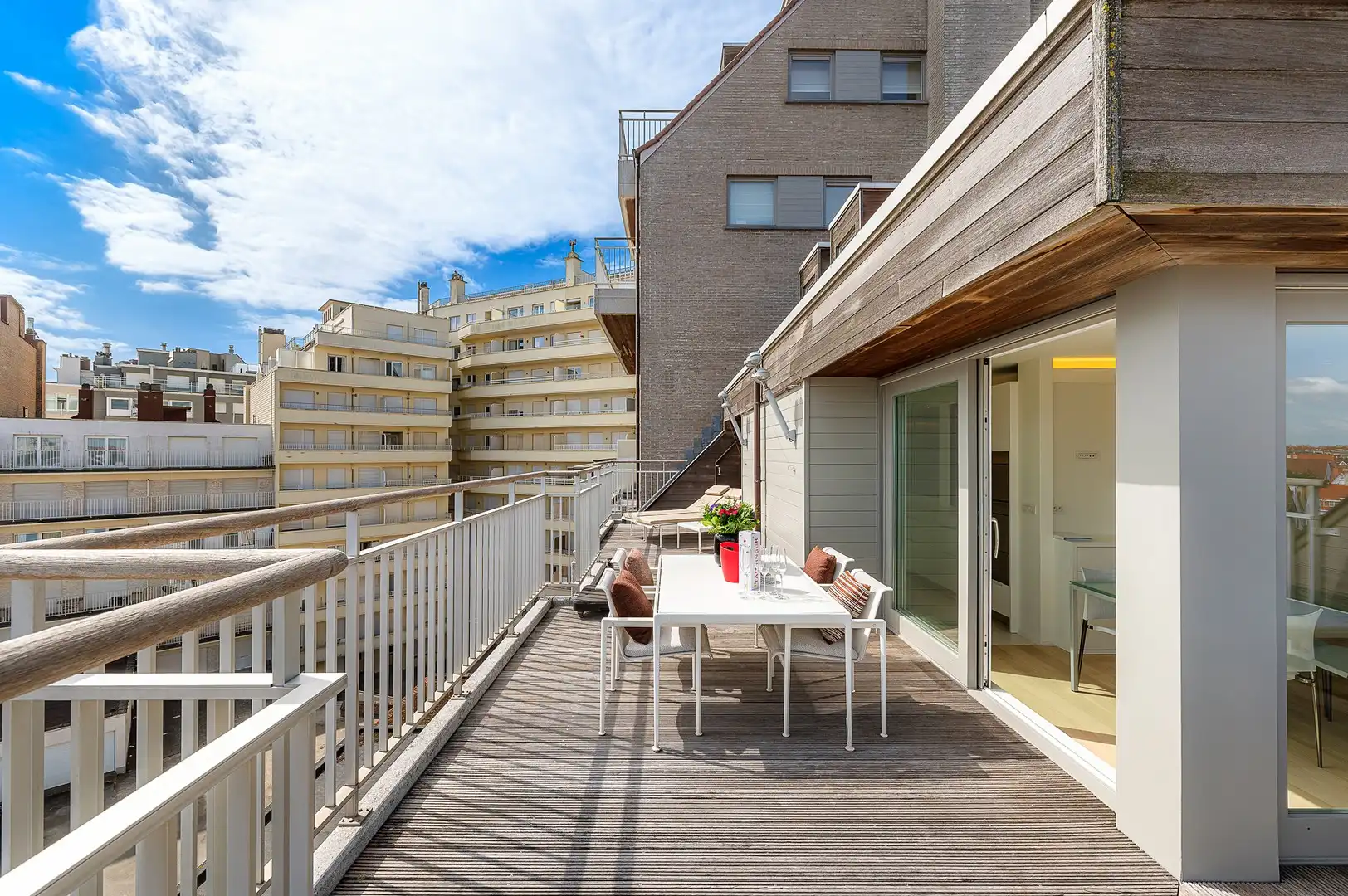 Sublieme zonnige penthouse met ruime terrassen en zijdelings zeezicht. foto 7