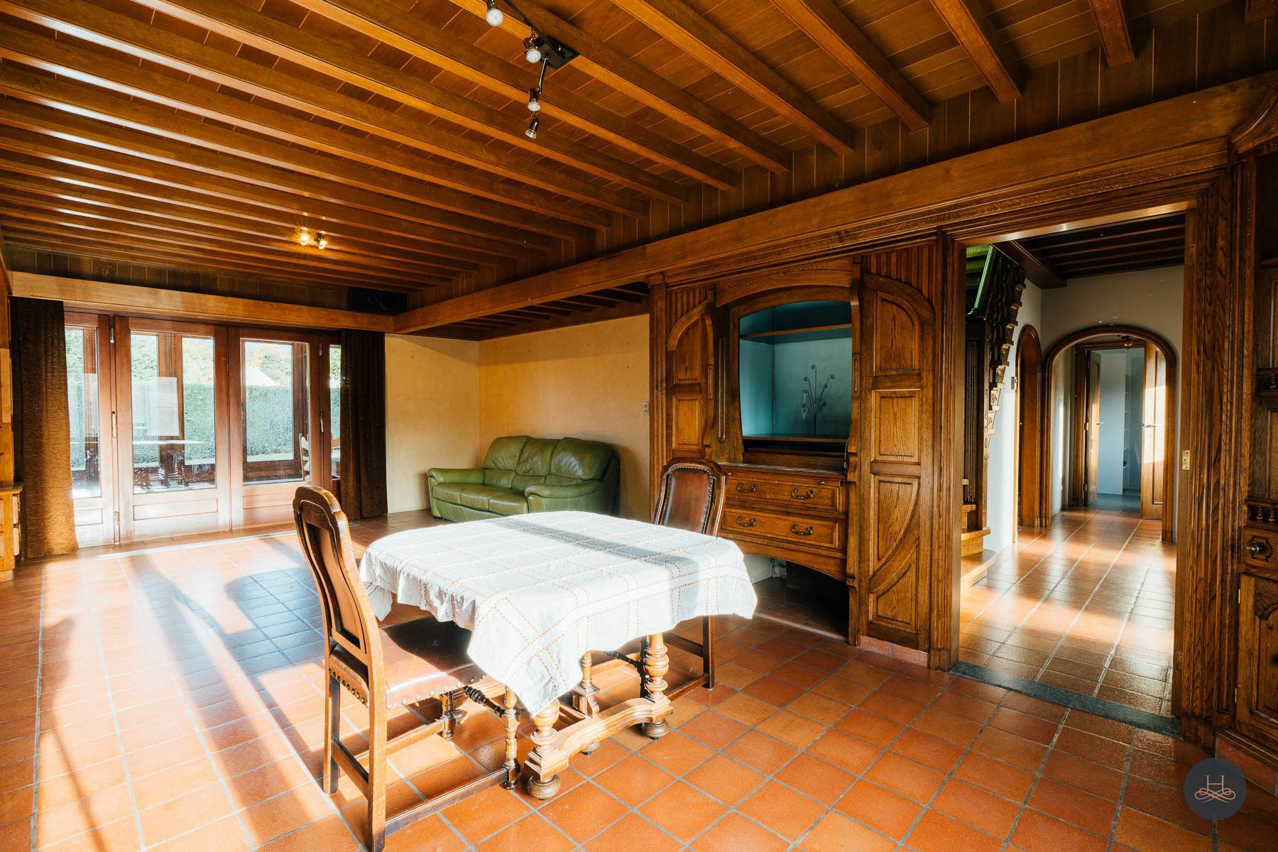 Zéér ruime gezinswoning met karakter en potentieel met tuin foto 5