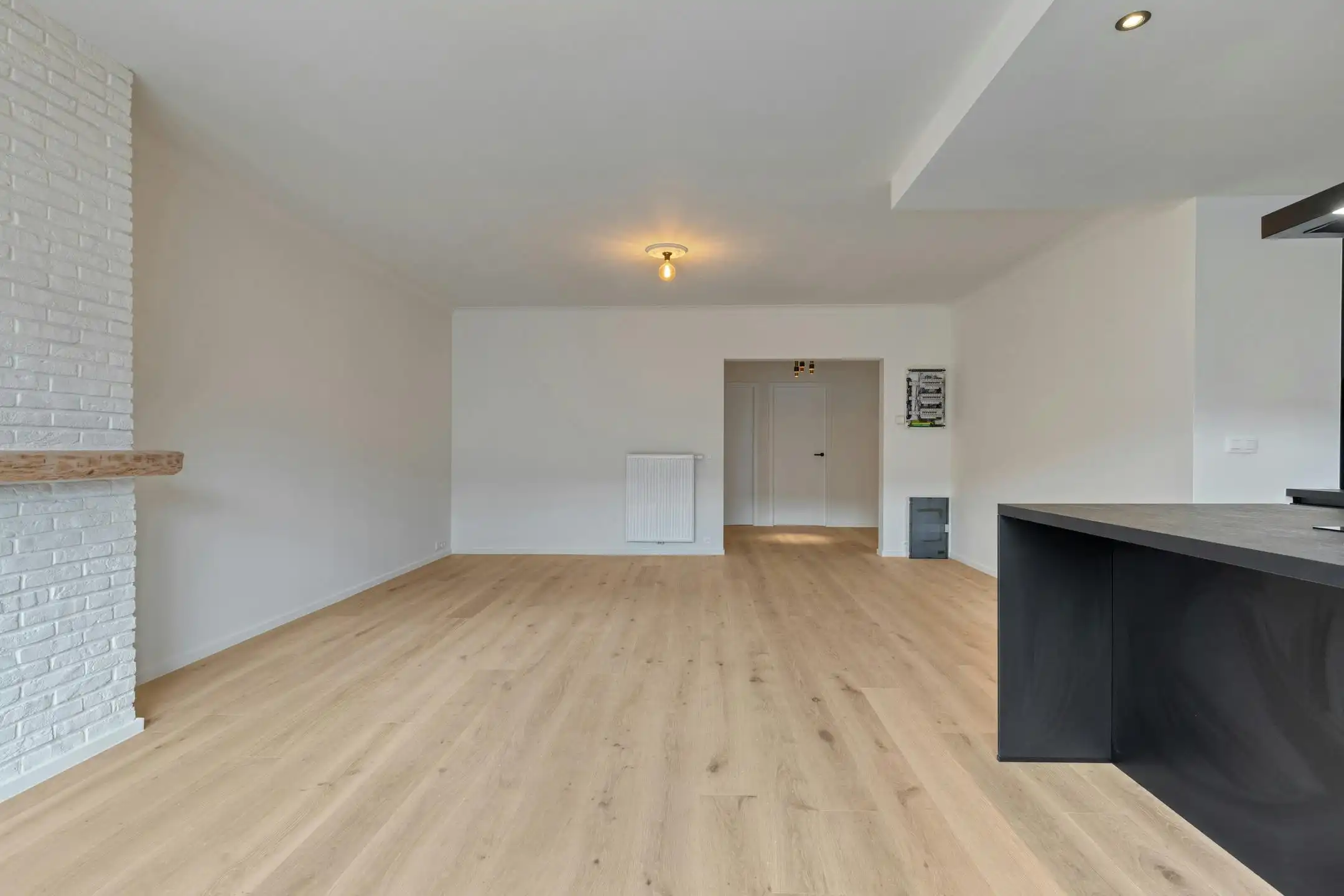 Prachtig gerenoveerd appartement met parking te Deurne! foto 5