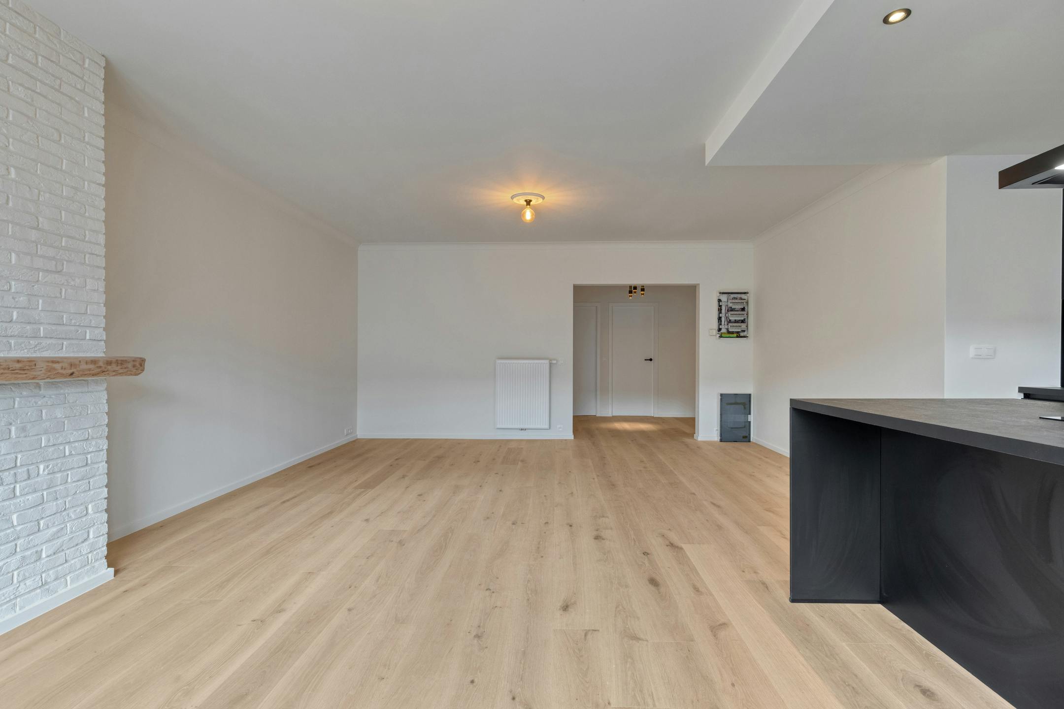 Prachtig gerenoveerd appartement met parking te Deurne! foto 5