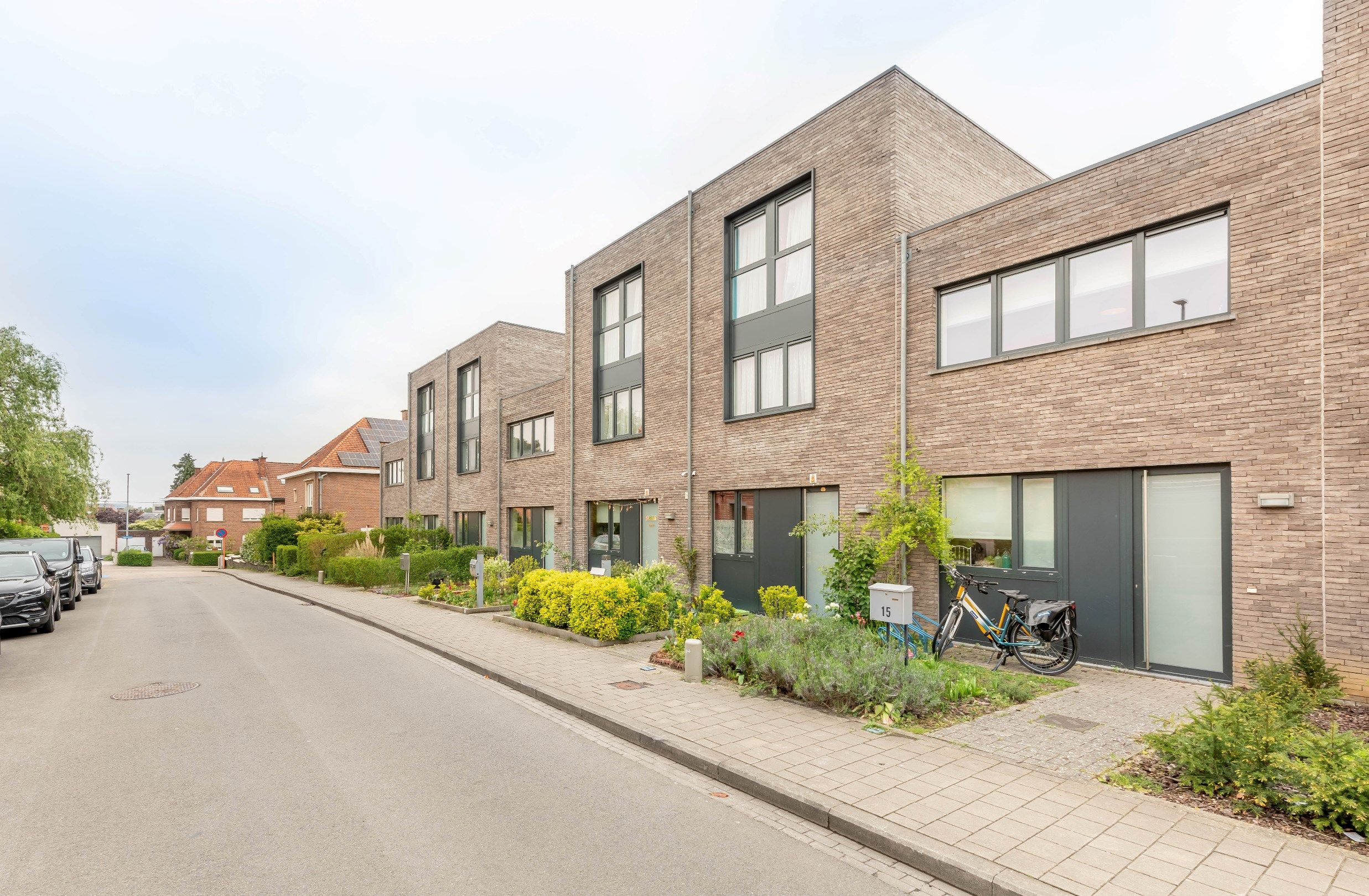 Leuke rijwoning op toplocatie! foto {{pictureIndex}}