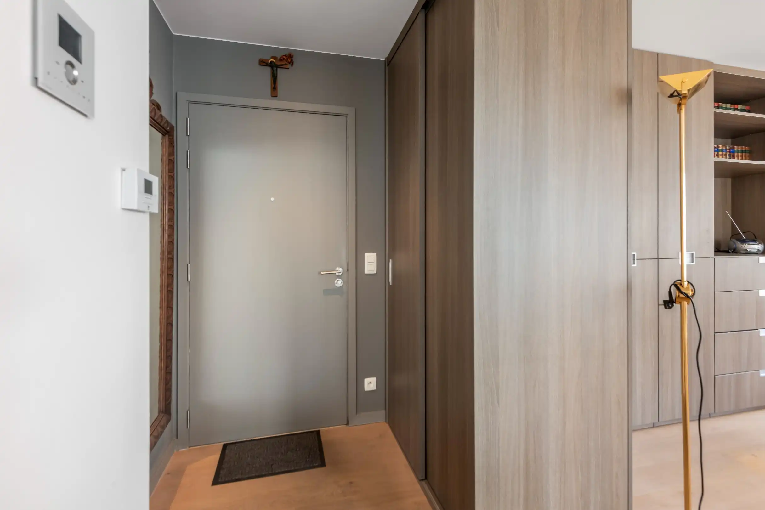 Recent mooi afgewerkt hoekappartement op wandelafstand van de zee. Inpandige parking te koop foto 11