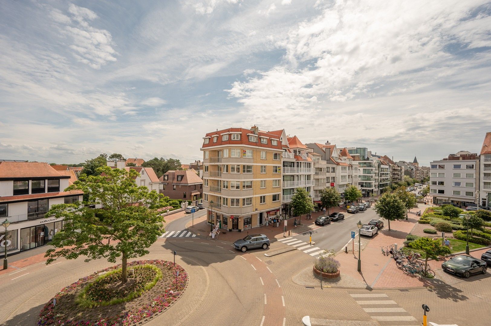 Hoekappartement met zuidwest oriëntatie en open zicht over het Driehoeksplein. foto 5
