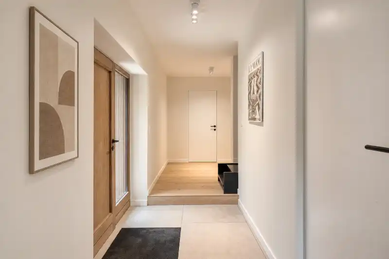 Een architecturale gezinswoning met karakter en uitzonderlijk veel ruimte foto 4