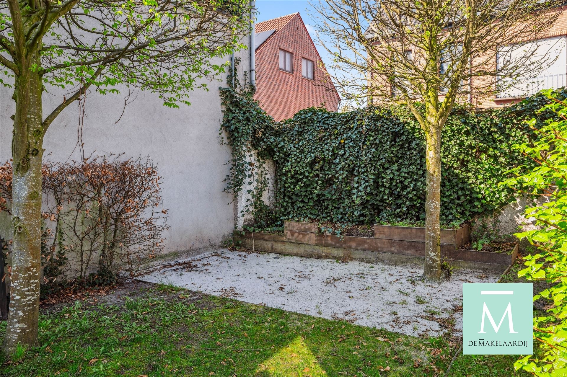 Zeer ruime en charmante woning met fijne tuin en ruime garage foto 7