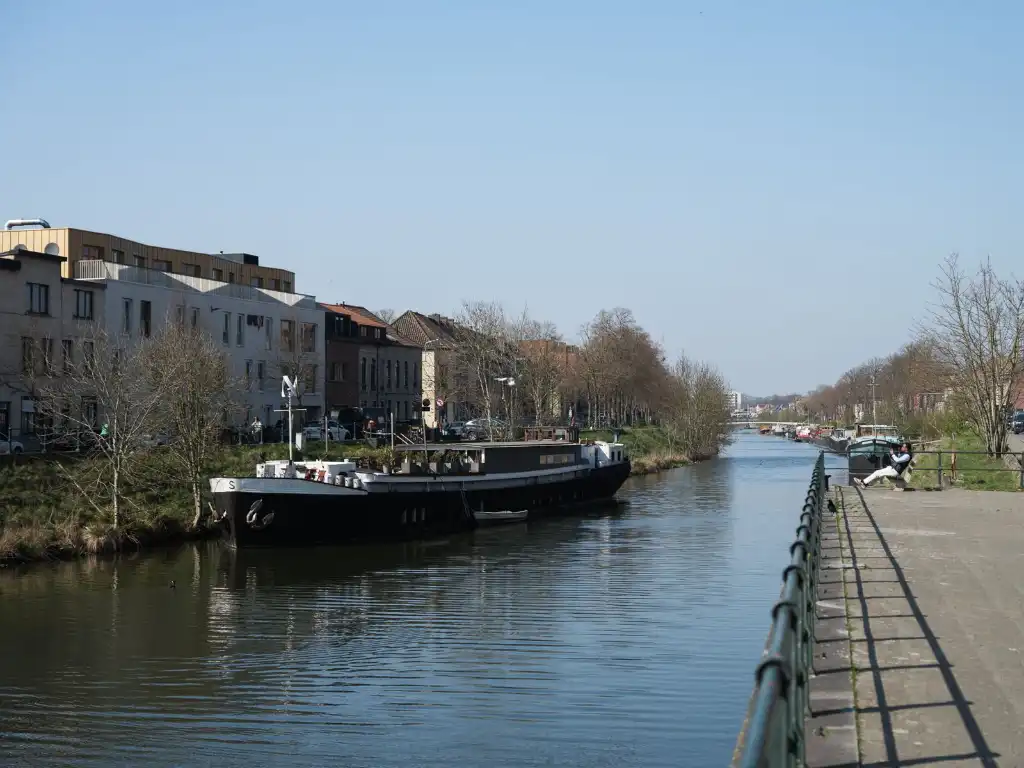 Opbrengsteigendom bestaande uit 18 studentenkamers en twee autostaanplaatsen gelegen aan de Bargiekaai foto 2