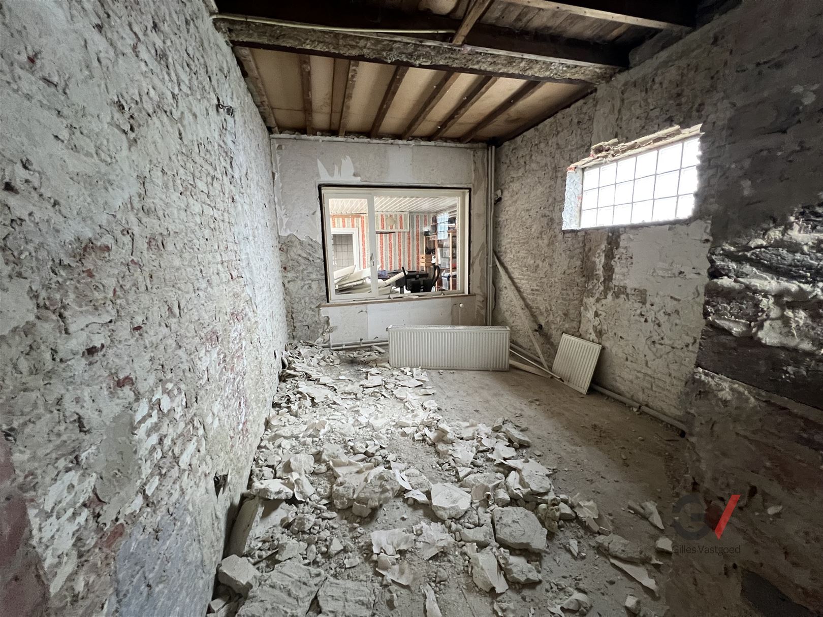 Te renoveren woning foto 9