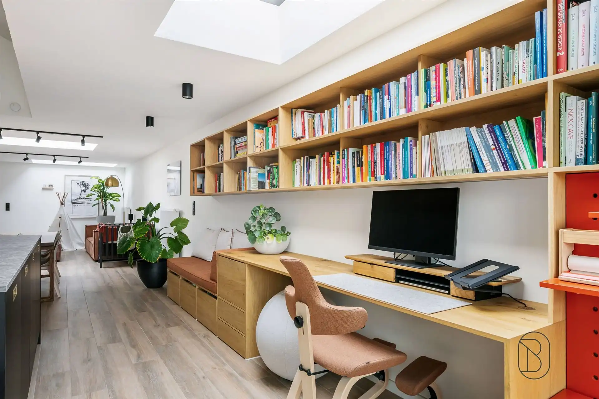 Recent gerenoveerde woning met 3 slk en leuke tuin! foto 9