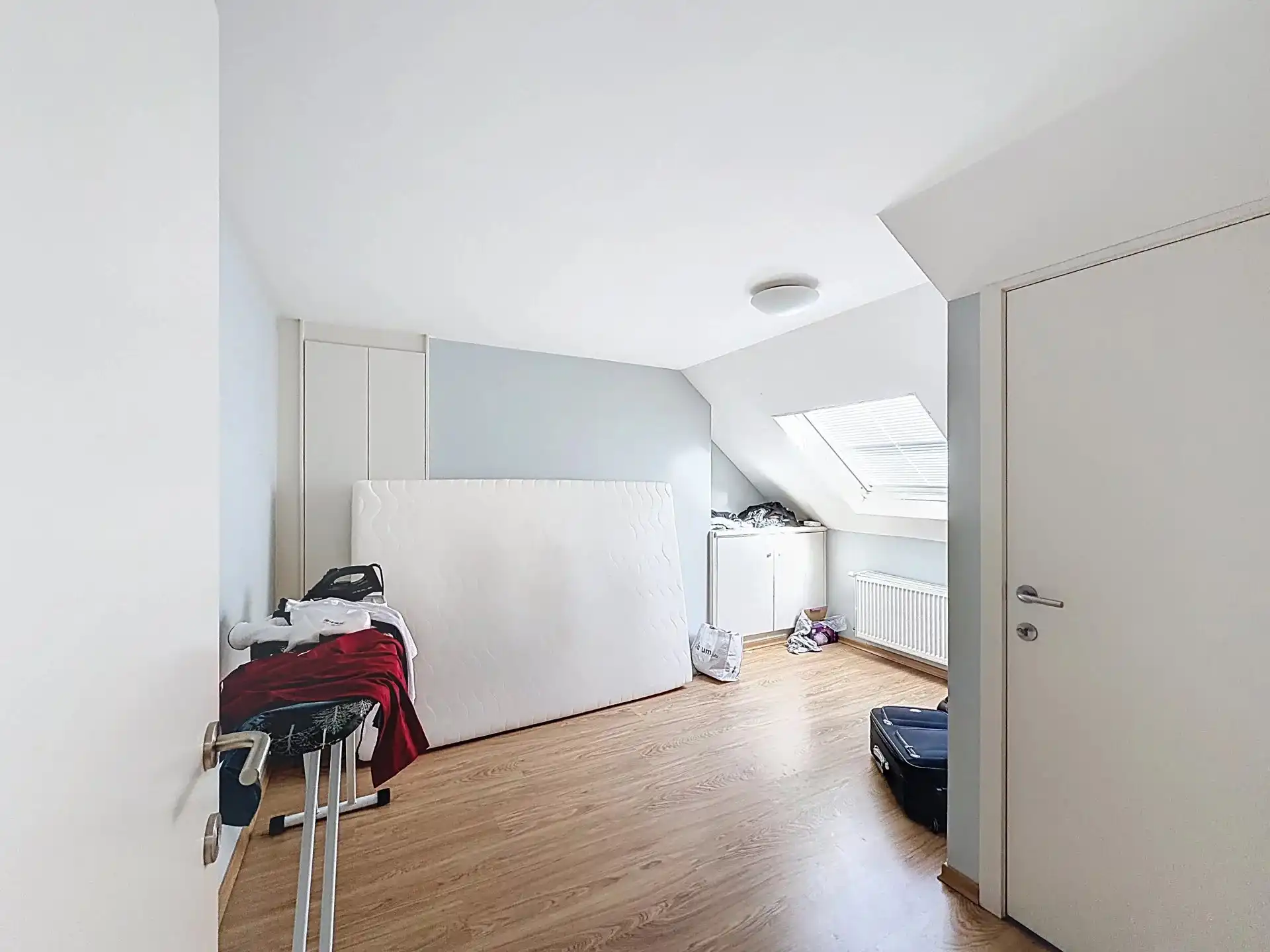 Handelspand met bovengelegen duplex-appartement in het centrum van Dessel. foto 15