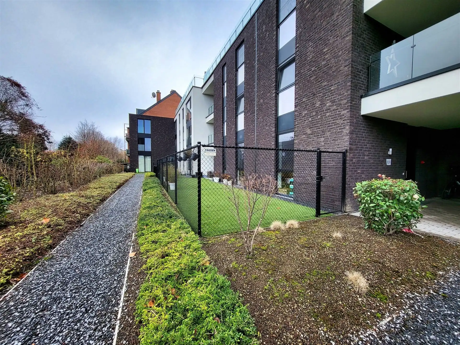 Gelijkvloers appartement met tuin! foto 15