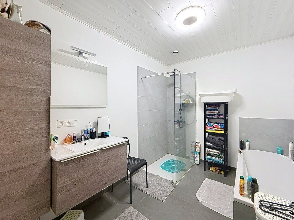 Rustig gelegen en instapklare woning met 3 slaapkamers, zonnepanelen en batterij  foto 6