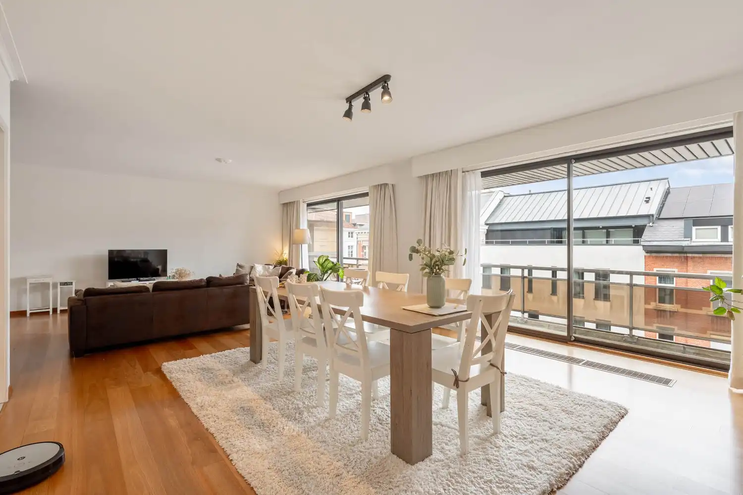Ruim (141m²) 3-slaapkamerappartement met staanplaats, kelder én twee grote terrassen foto 3