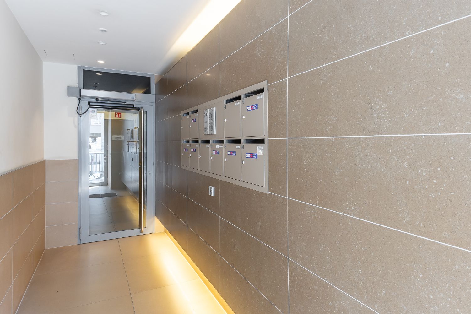 Ruim, gerenoveerd drie slaapkamer appartement in hartje Oostende foto 31