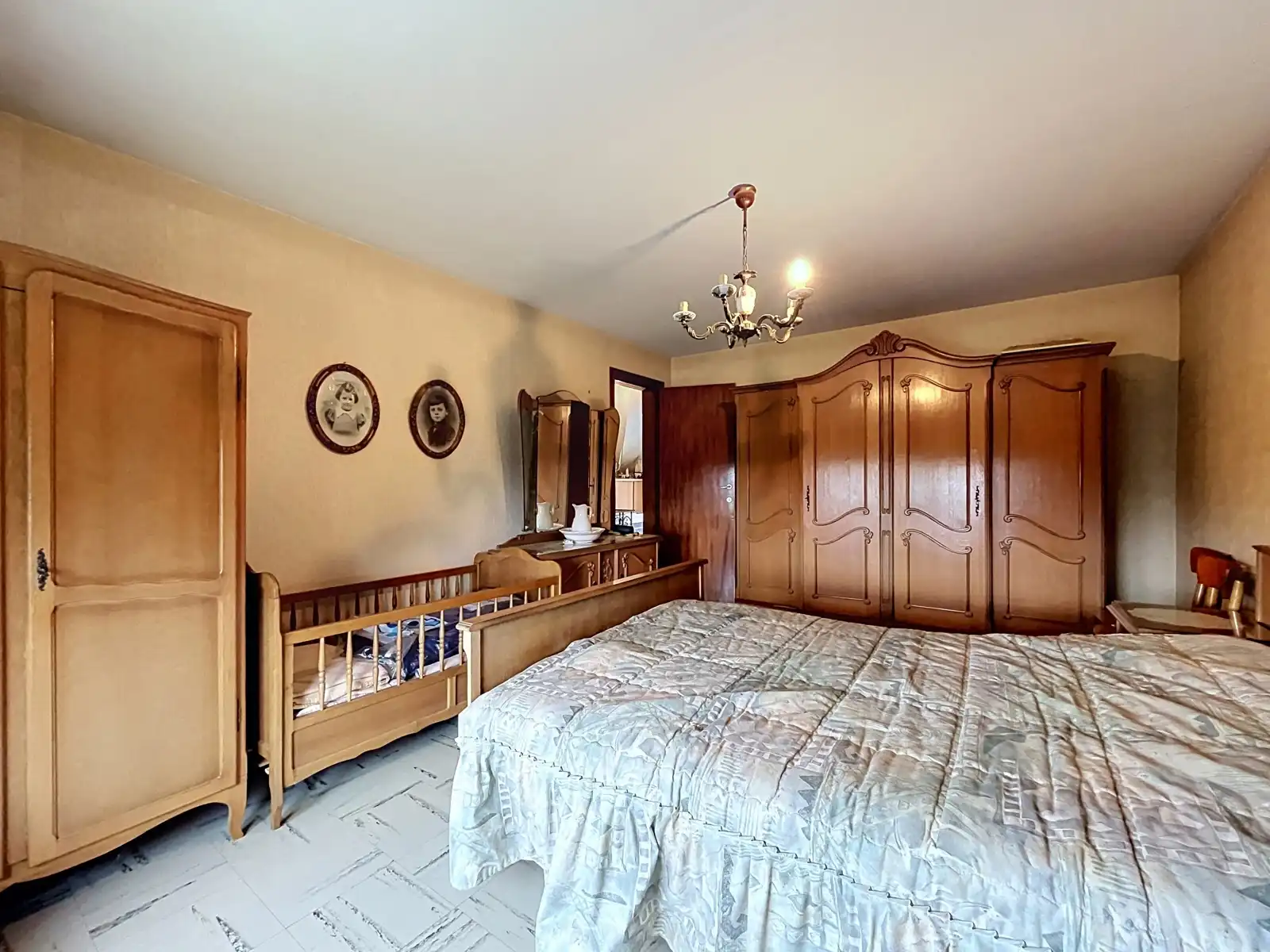 Vrijstaande woning met ruime tuin op toplocatie foto 16