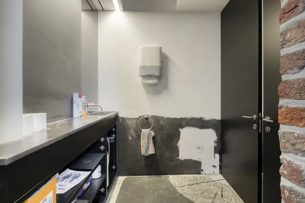 Exclusieve polyvalente ruimte op een strategische toplocatie in loftstijl foto 27