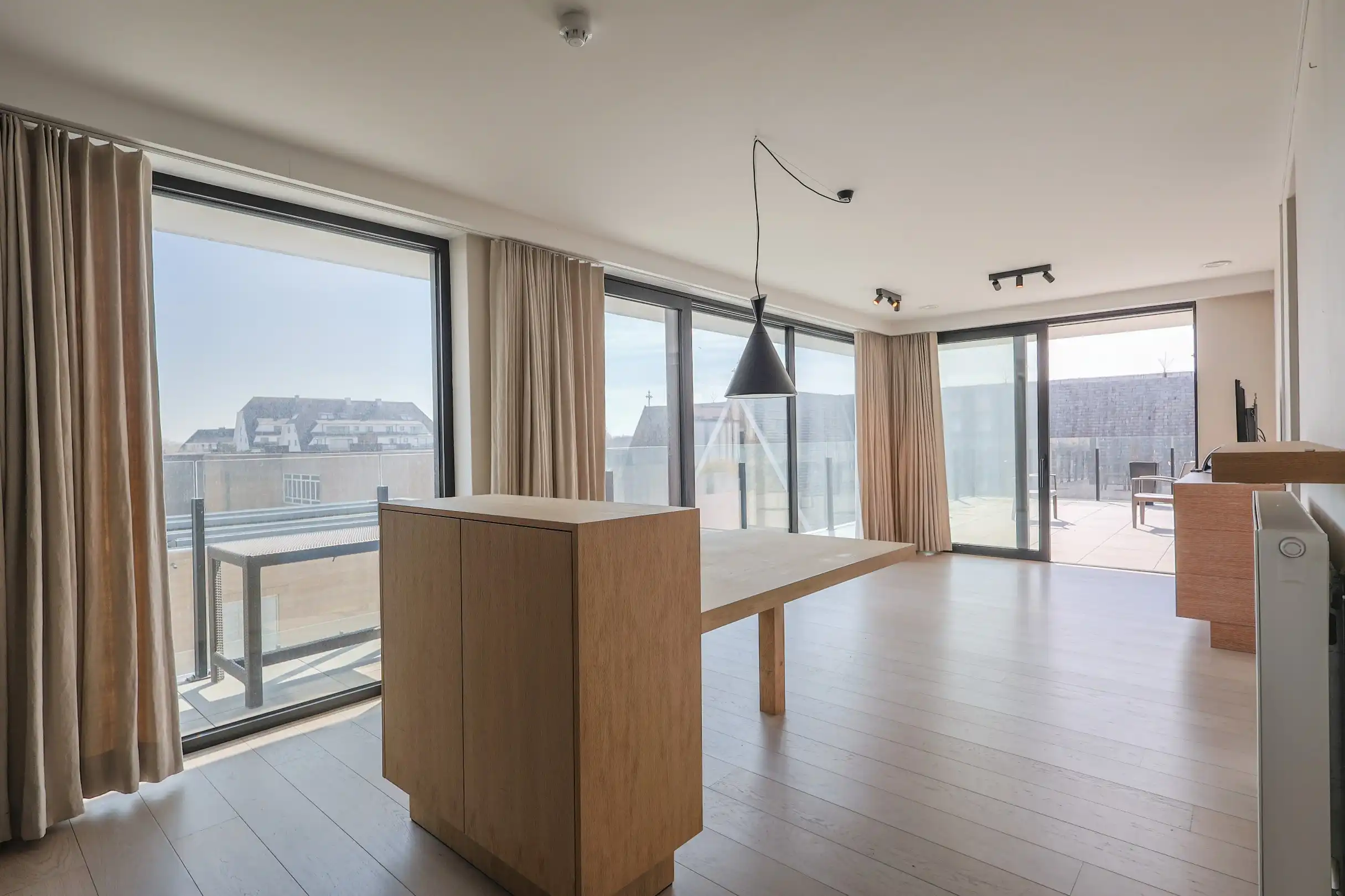 Verhuurde assistentiewoning met uitzonderlijk ruim zonneterras van 64,5m² in Oostduinkerke! foto 2